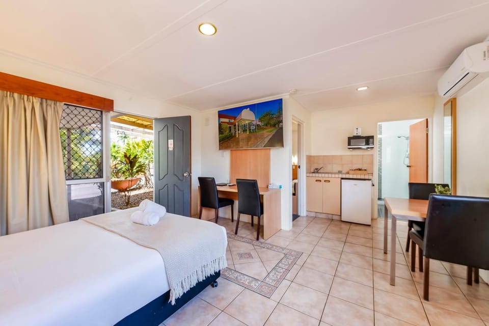 Bed, Dining area, Bedroom, pet friendly, air conditioner