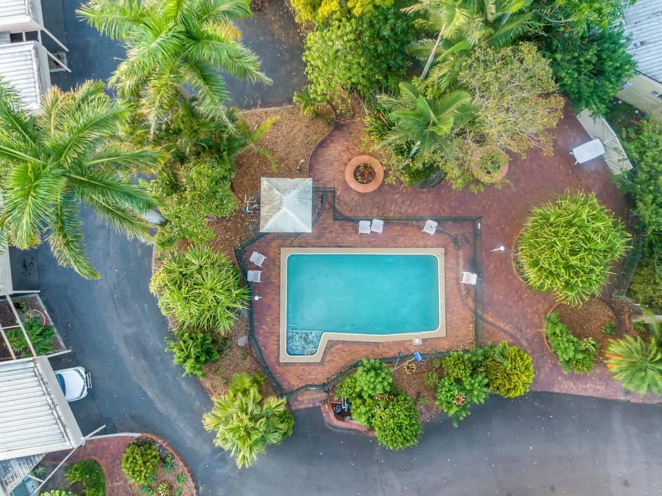 Property building, Garden, Pool view, Swimming pool, Swimming pool