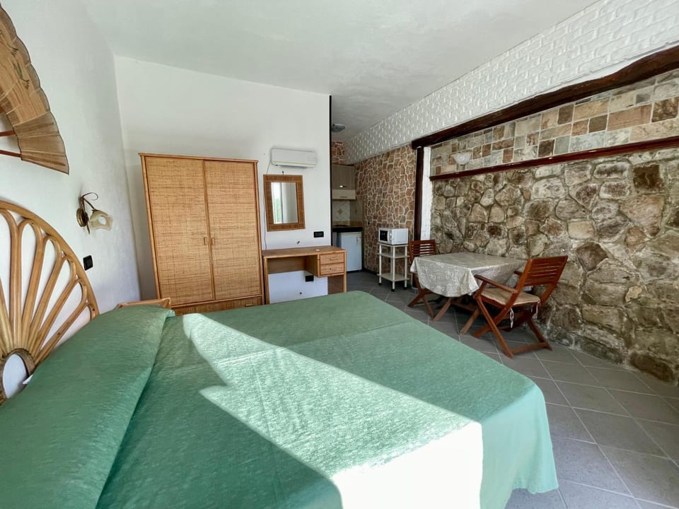 Photo of the whole room, Seating area, Dining area, Bedroom