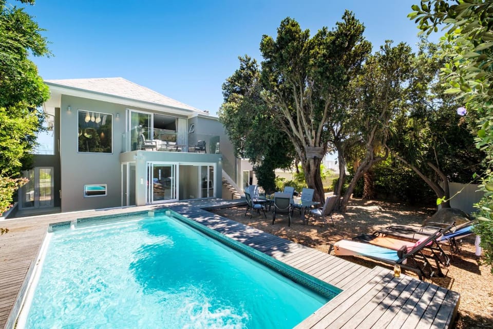 Property building, Patio, Garden, Swimming pool, sunbed