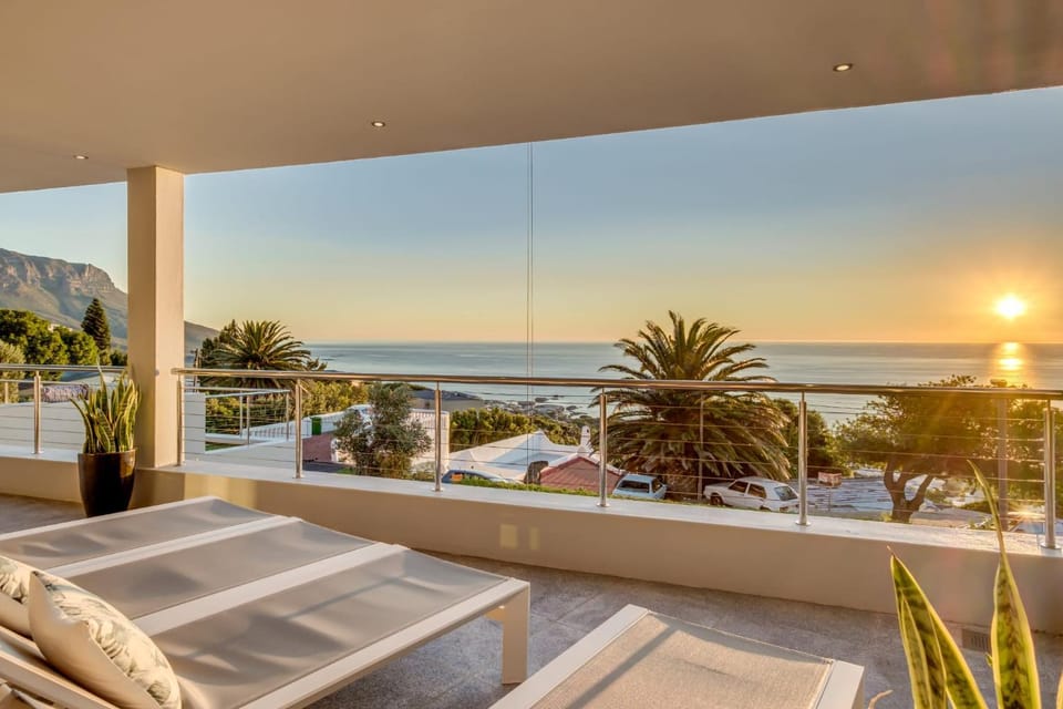 View (from property/room), Balcony/Terrace, Seating area, Mountain view, Sea view, sunbed