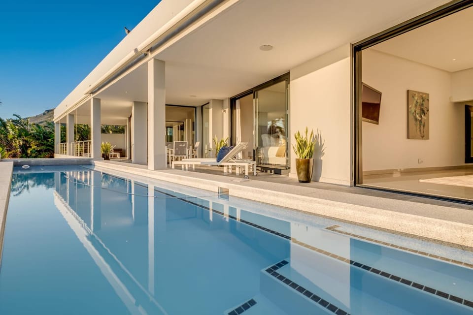 Swimming pool, sunbed