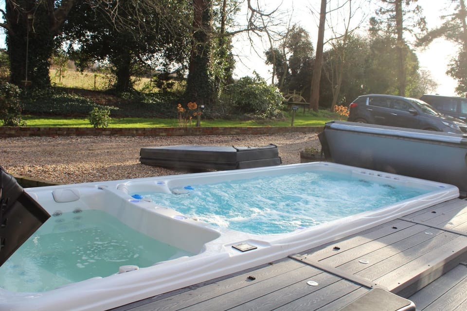 Hot Tub, Swimming pool, Swimming pool