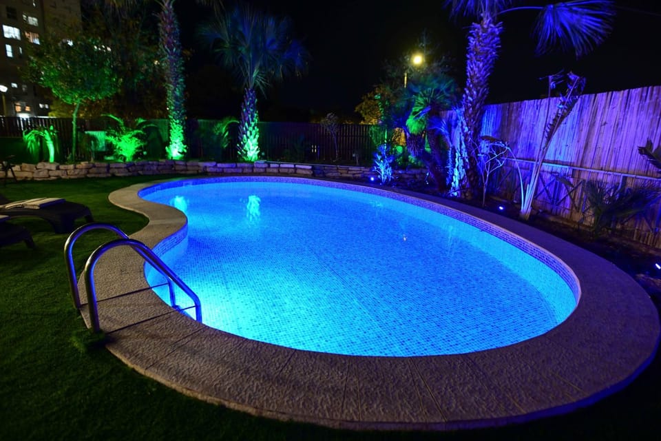 Swimming pool, Swimming pool