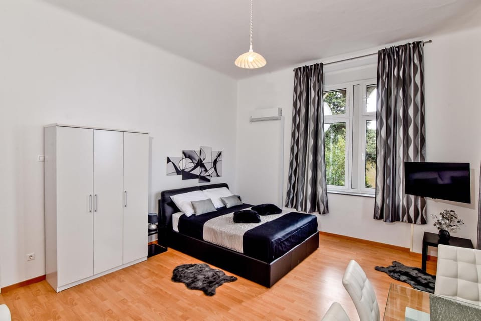 Bed, TV and multimedia