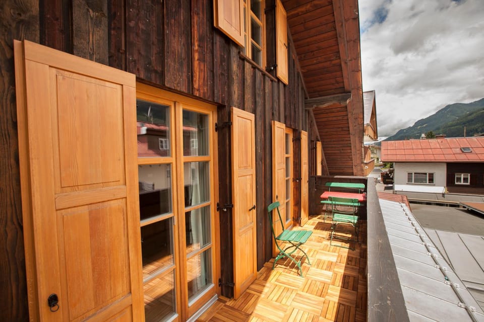 Neighbourhood, Summer, Balcony/Terrace, Mountain view