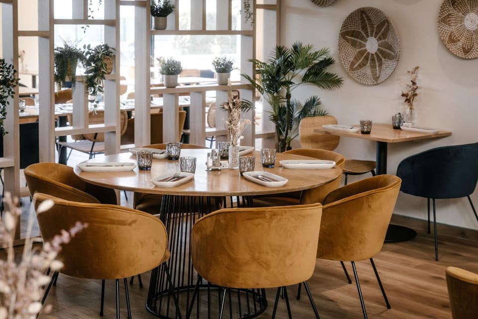 Restaurant/places to eat, Restaurant/places to eat