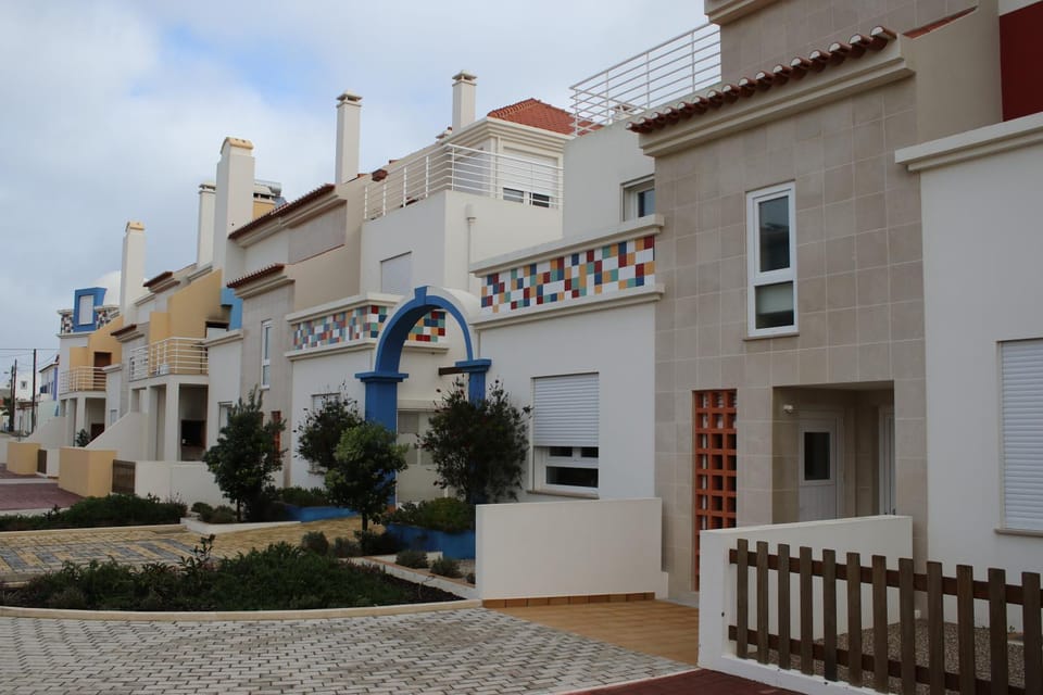 Facade/entrance, Area and facilities