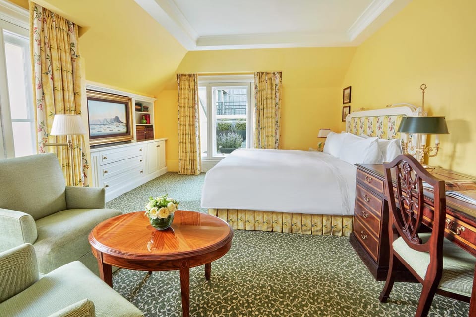 Bed, Seating area, Bedroom