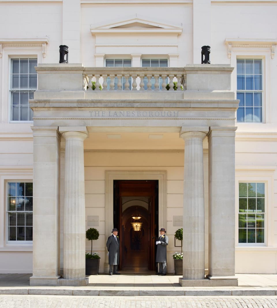 Property building, Staff, Facade/entrance