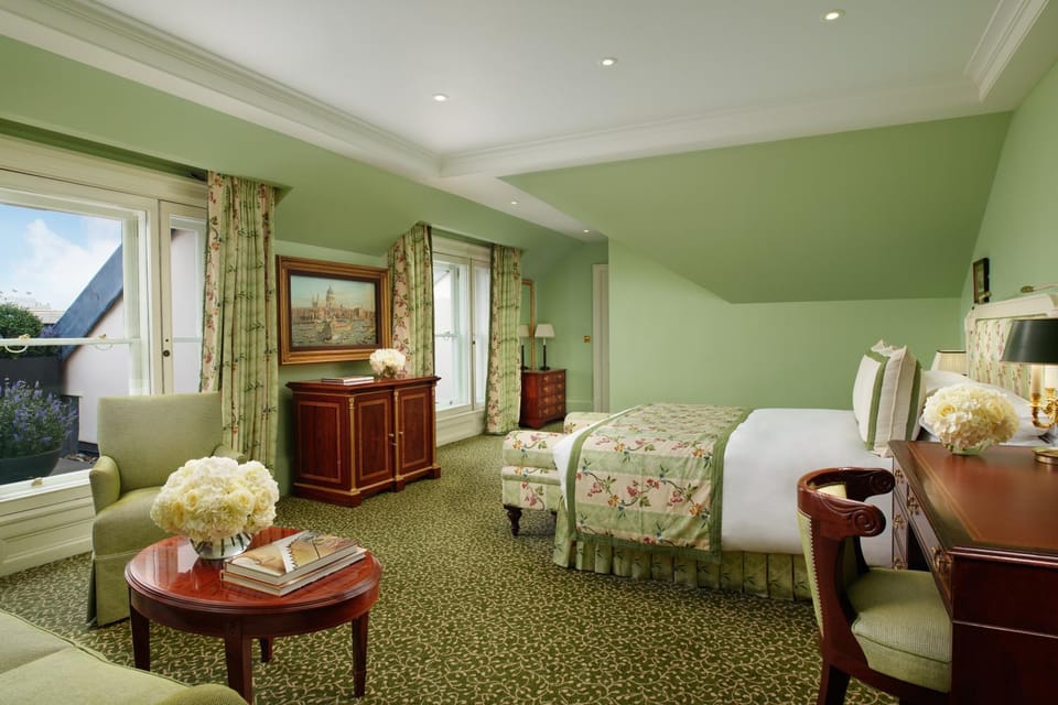 Seating area, Bedroom