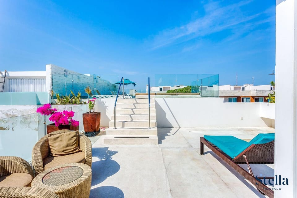 Balcony/Terrace, Pool view, sunbed