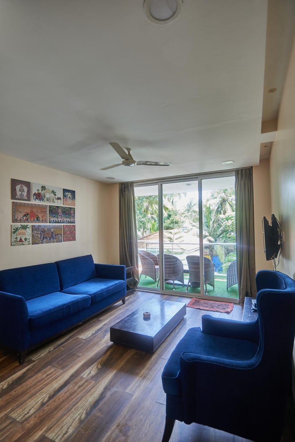 Living room, Seating area, fireplace, air conditioner