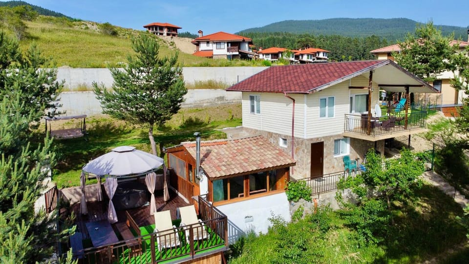 Property building, Pool view