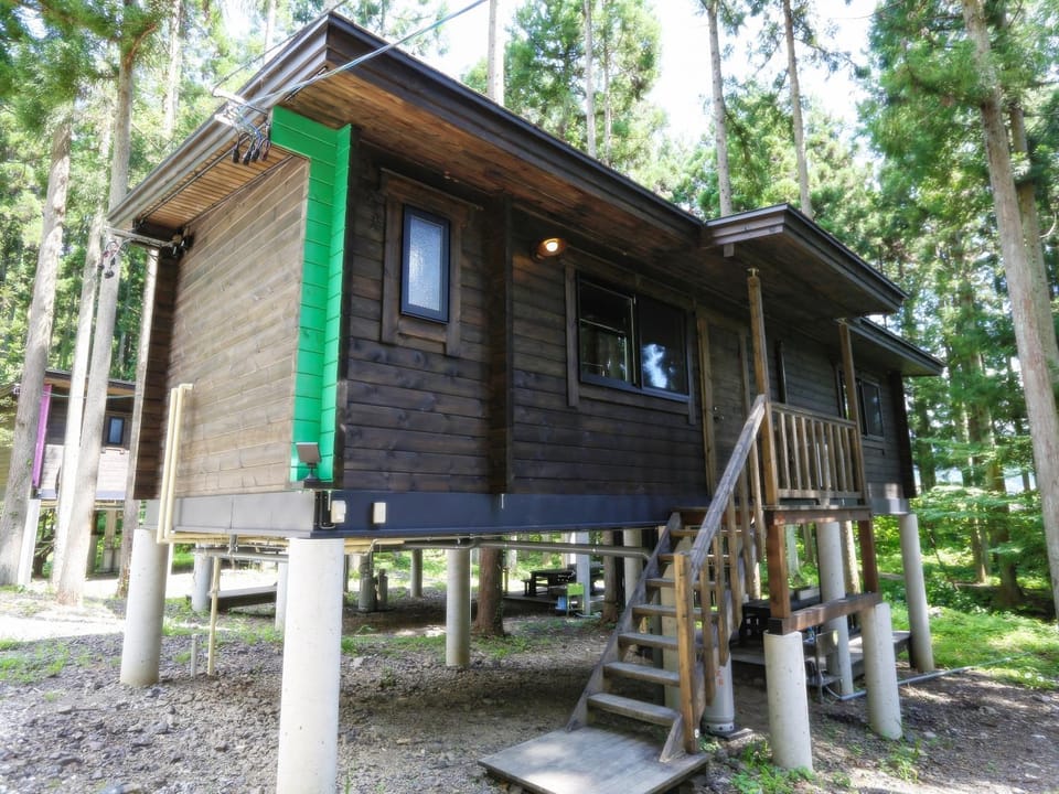 Property building, Day