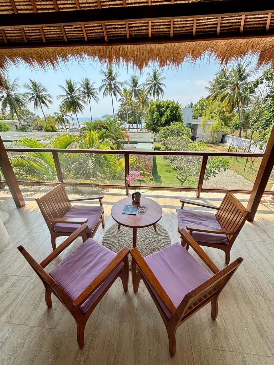 Day, Natural landscape, View (from property/room), Balcony/Terrace, Living room, Seating area, Dining area, Sea view