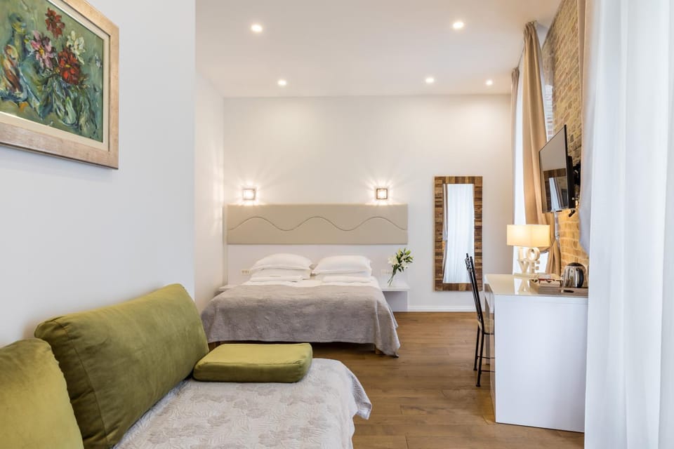 Photo of the whole room, Bedroom