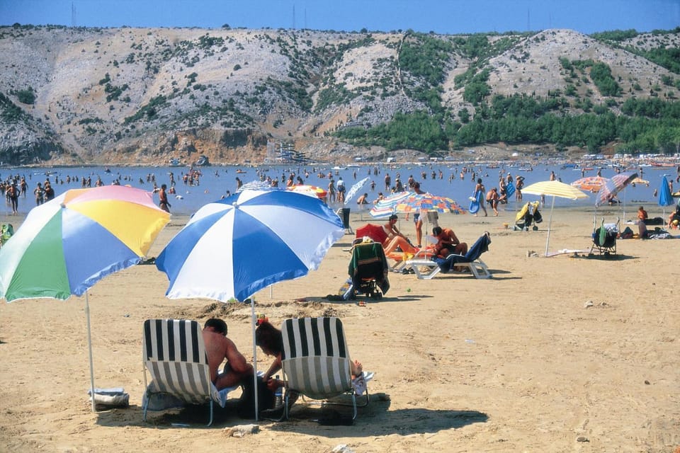 Neighbourhood, Beach