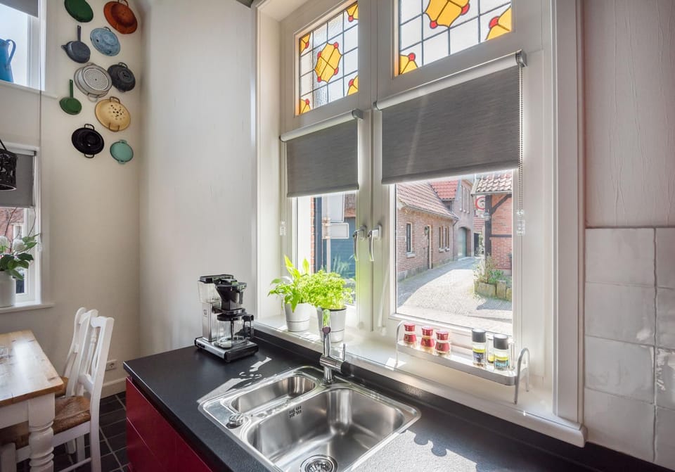 Kitchen or kitchenette, Street view
