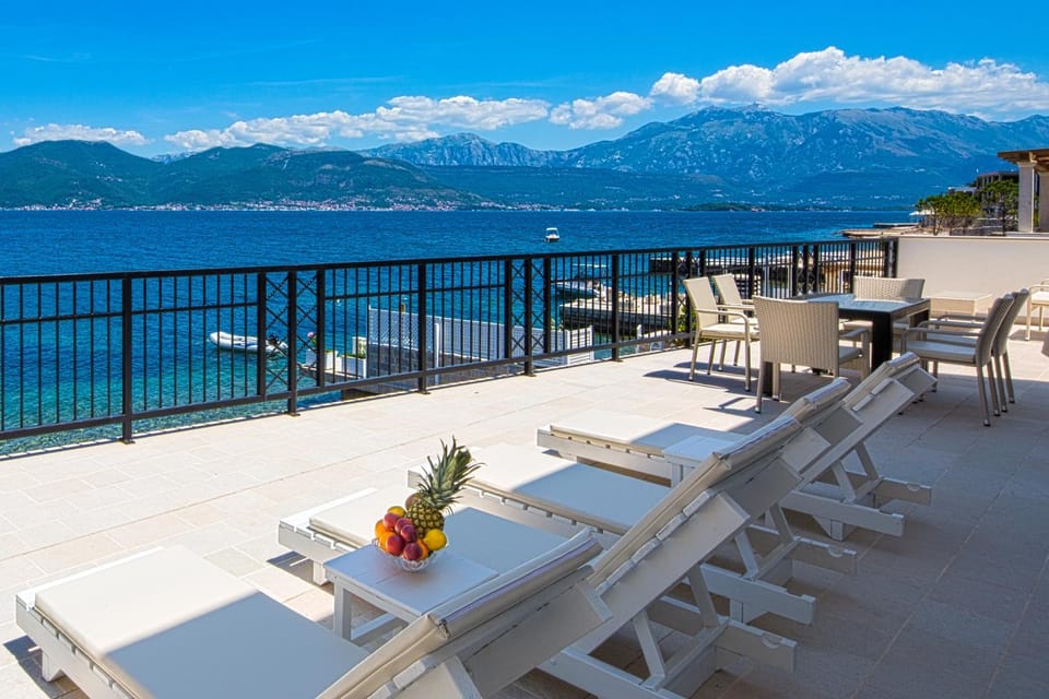 Balcony/Terrace, Beach, Beach, City view, Mountain view, Sea view