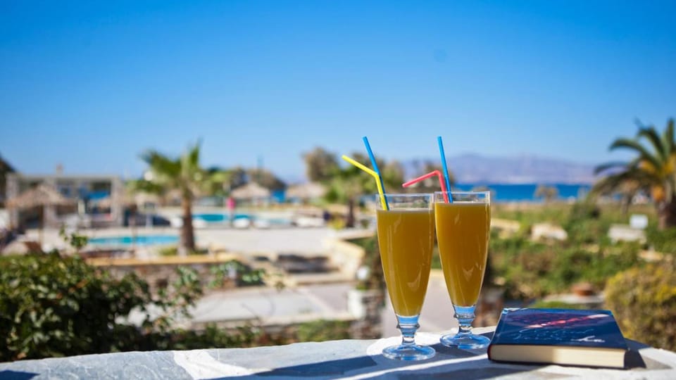 Pool view, Sea view