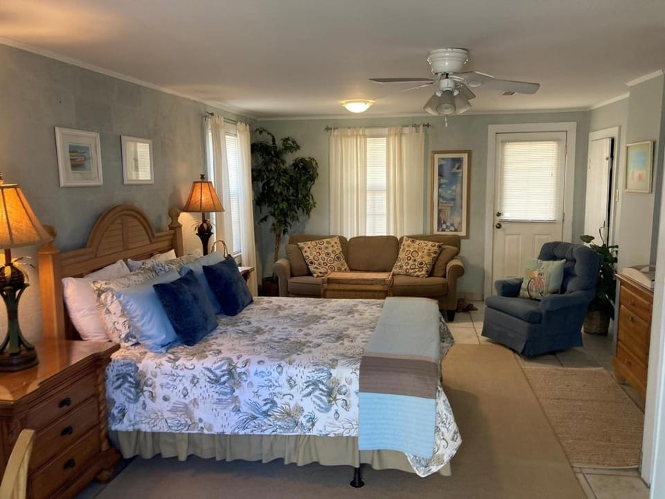 Coast 'N Along House in Holden Beach