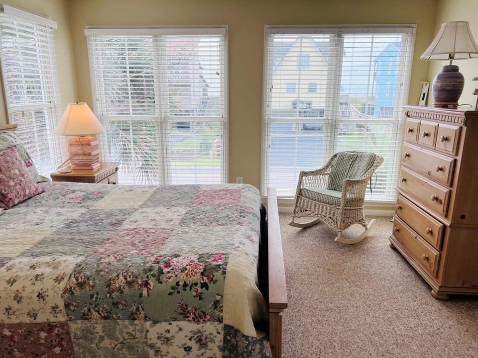 Le Tournesol House in Holden Beach