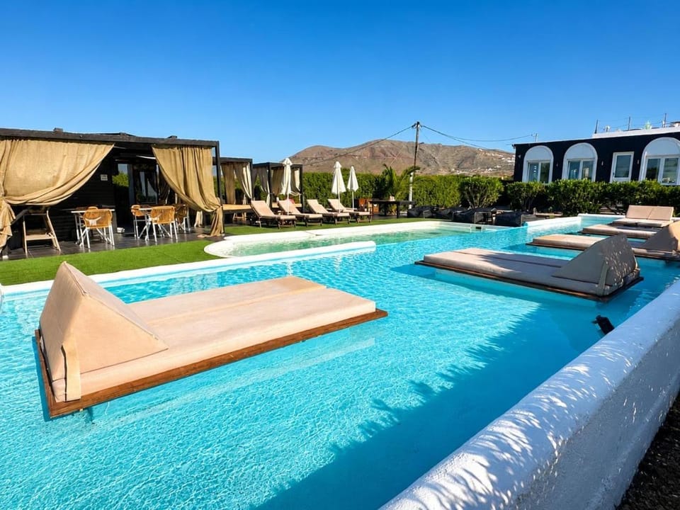 Day, Natural landscape, Pool view, Swimming pool, sunbed