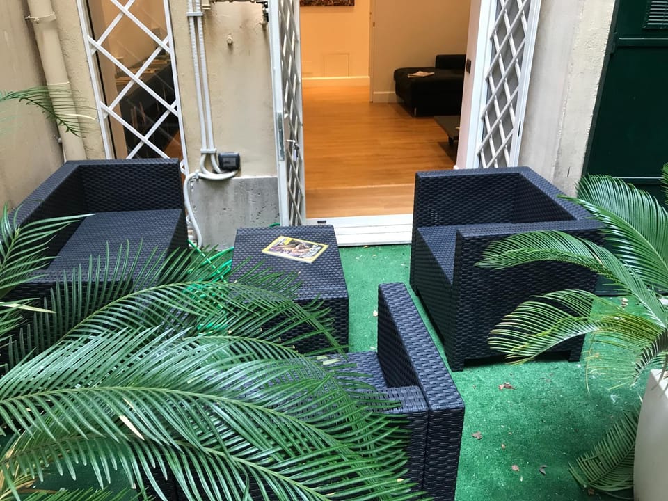 Sant'Angelo Exclusive Spacious Art Apartment in Rome