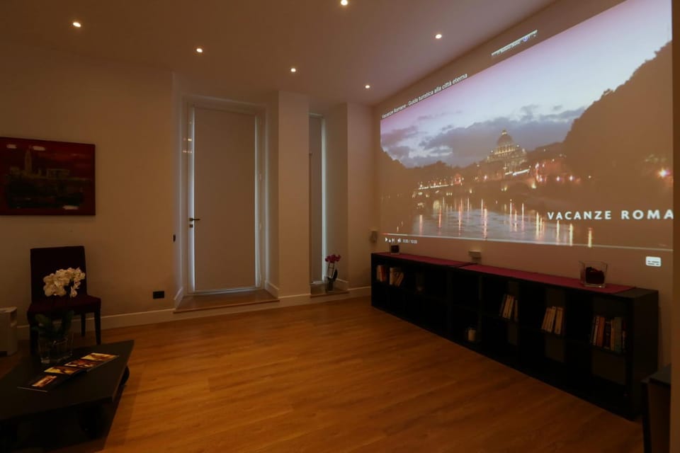 Sant'Angelo Exclusive Spacious Art Apartment in Rome