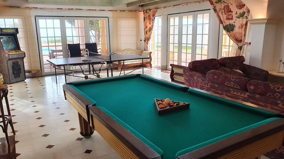 Billiard, Game Room, Living room, Seating area