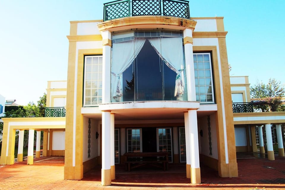 Property building, Patio, Balcony/Terrace