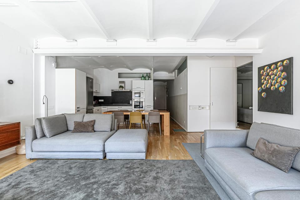 Super central 3BR apartment, spacious and bright Apartment in Barcelona