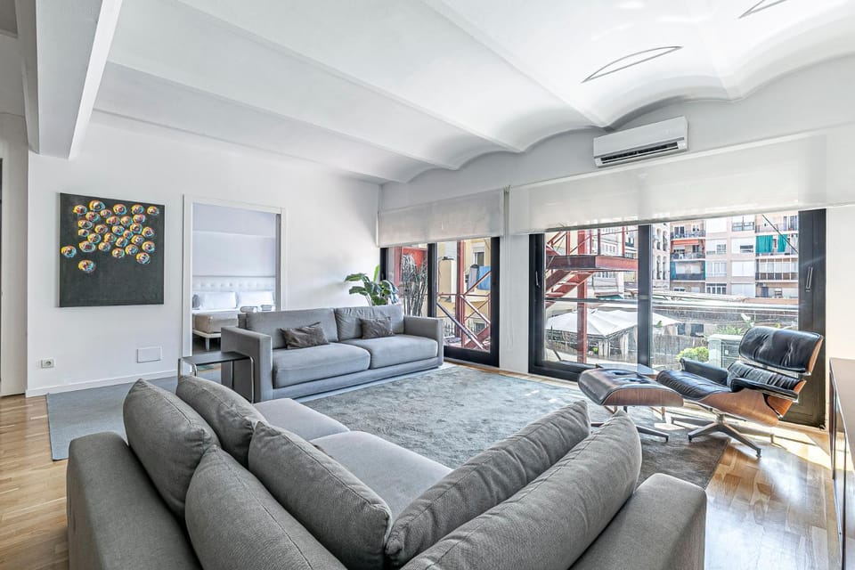 Super central 3BR apartment, spacious and bright Apartment in Barcelona