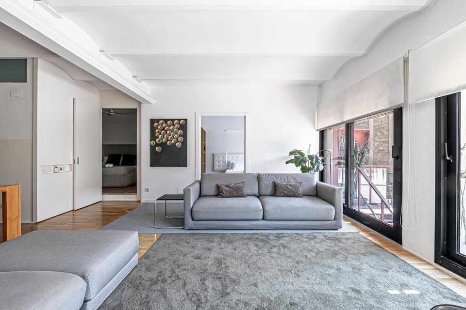 Super central 3BR apartment, spacious and bright Apartment in Barcelona
