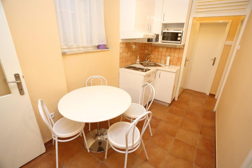 Coffee/tea facilities, Kitchen or kitchenette, Seating area, Area and facilities, Breakfast
