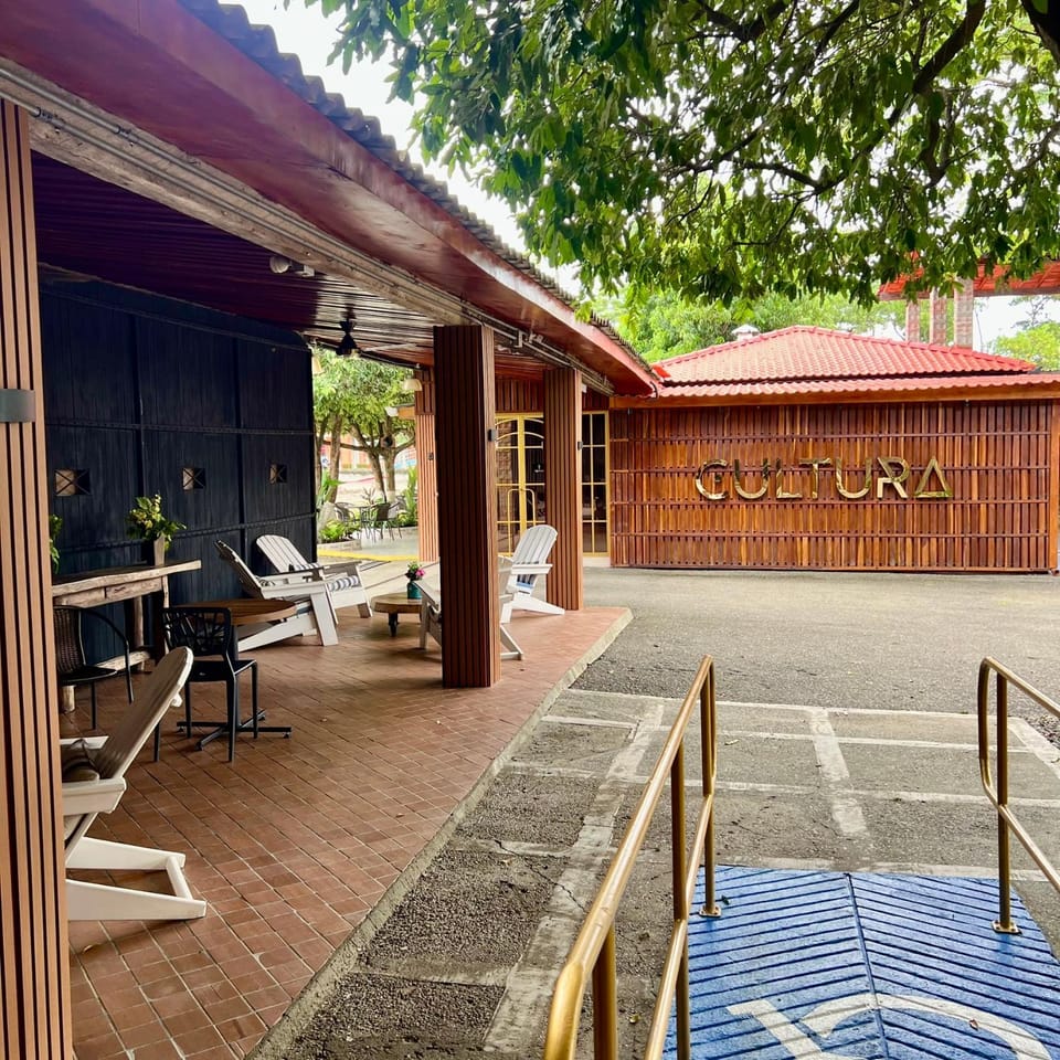 Property building, Patio, Restaurant/places to eat, Day