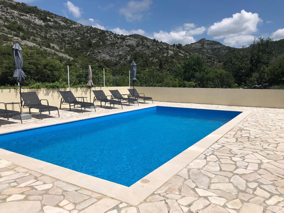 Swimming pool, Swimming pool