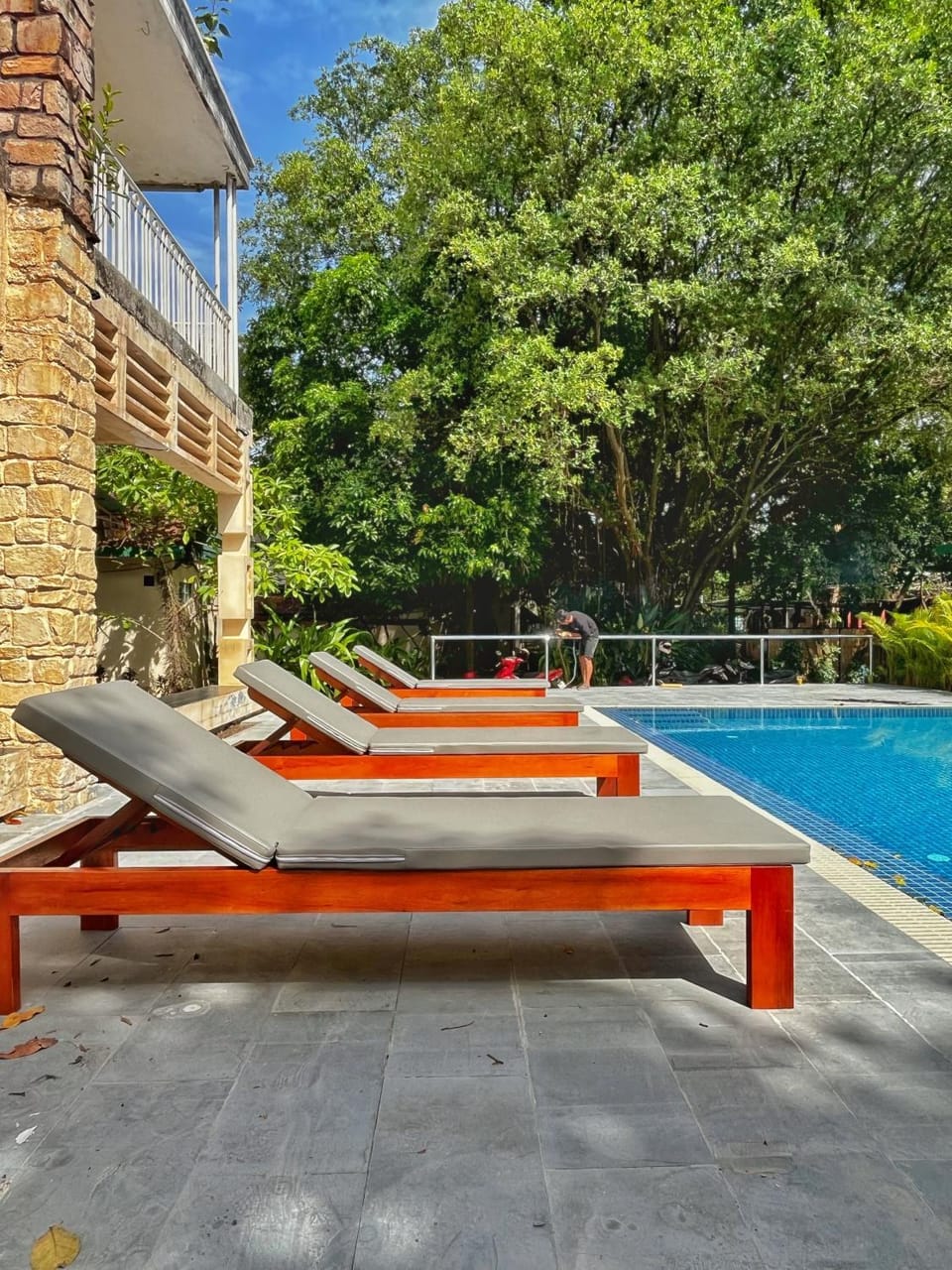 Swimming pool