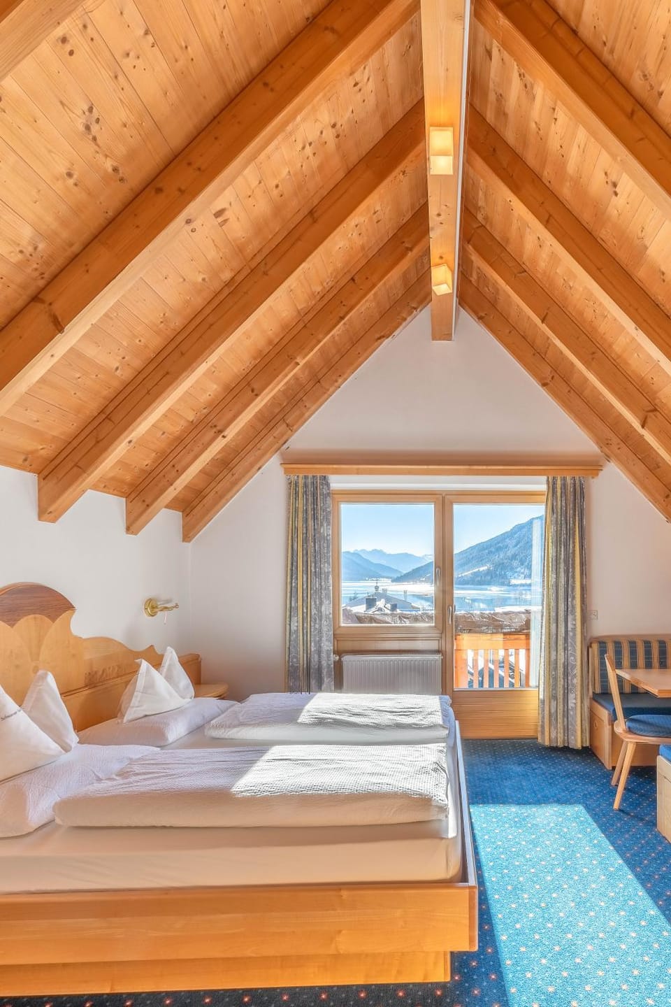 Bed, Natural landscape, Photo of the whole room, Bedroom, Mountain view