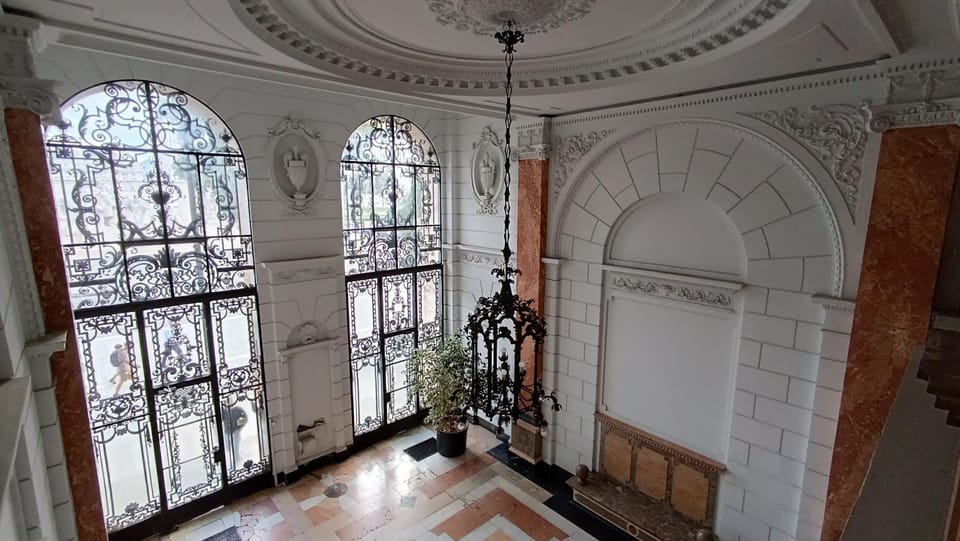 Facade/entrance