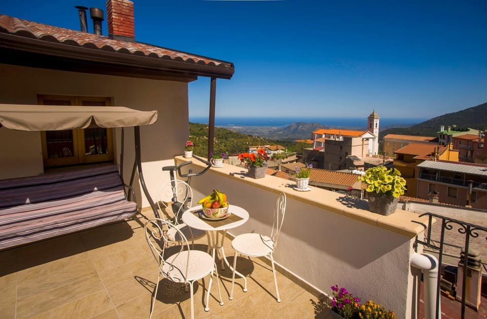 Day, Balcony/Terrace, Mountain view, Sea view