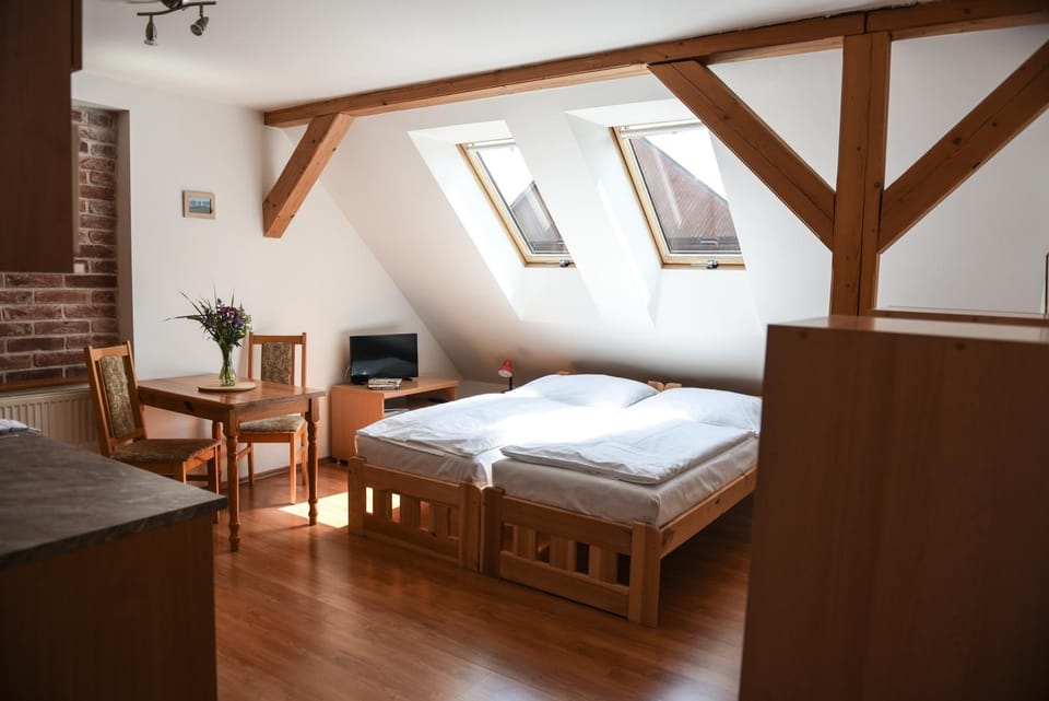Bed, TV and multimedia, Photo of the whole room, Seating area