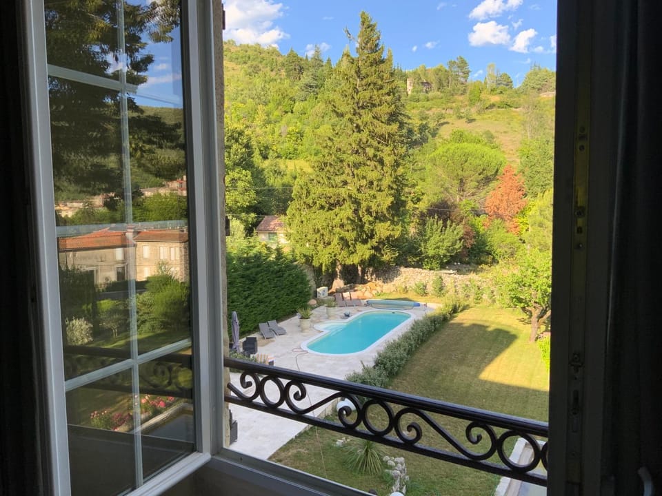 Chateau de la Rode Bed and Breakfast in Occitanie