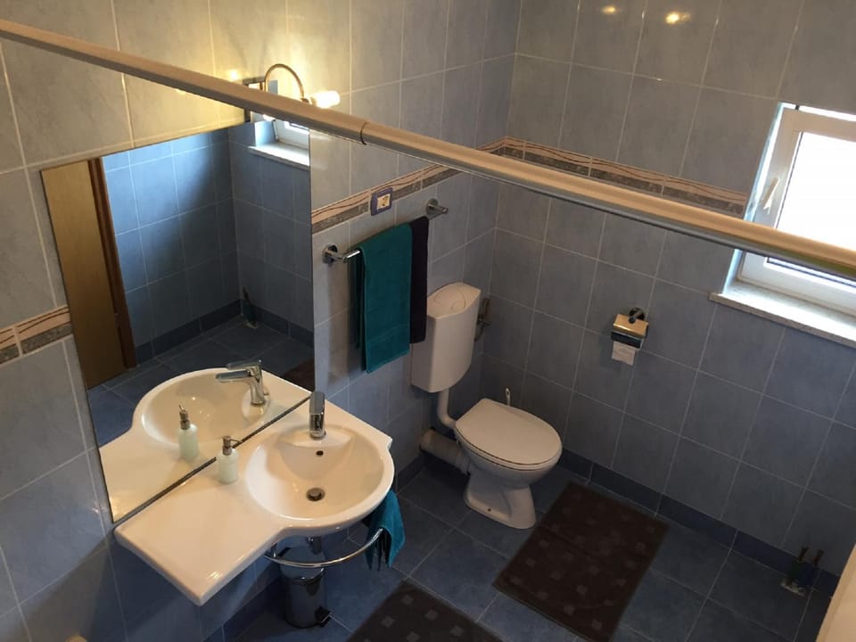 Toilet, Bathroom, Bath, towels