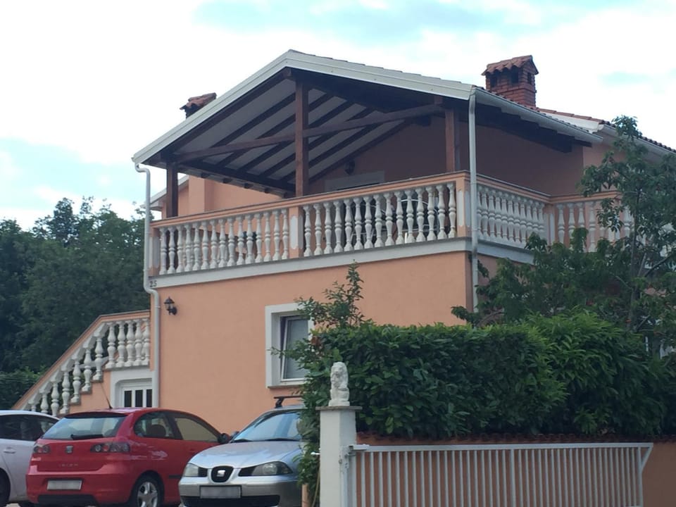 Facade/entrance, Balcony/Terrace, On site