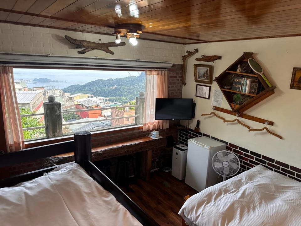 Natural landscape, Photo of the whole room, Bedroom, Mountain view