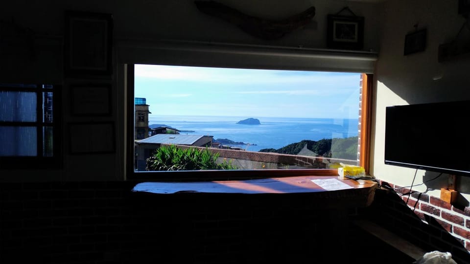 Mountain view, Sea view