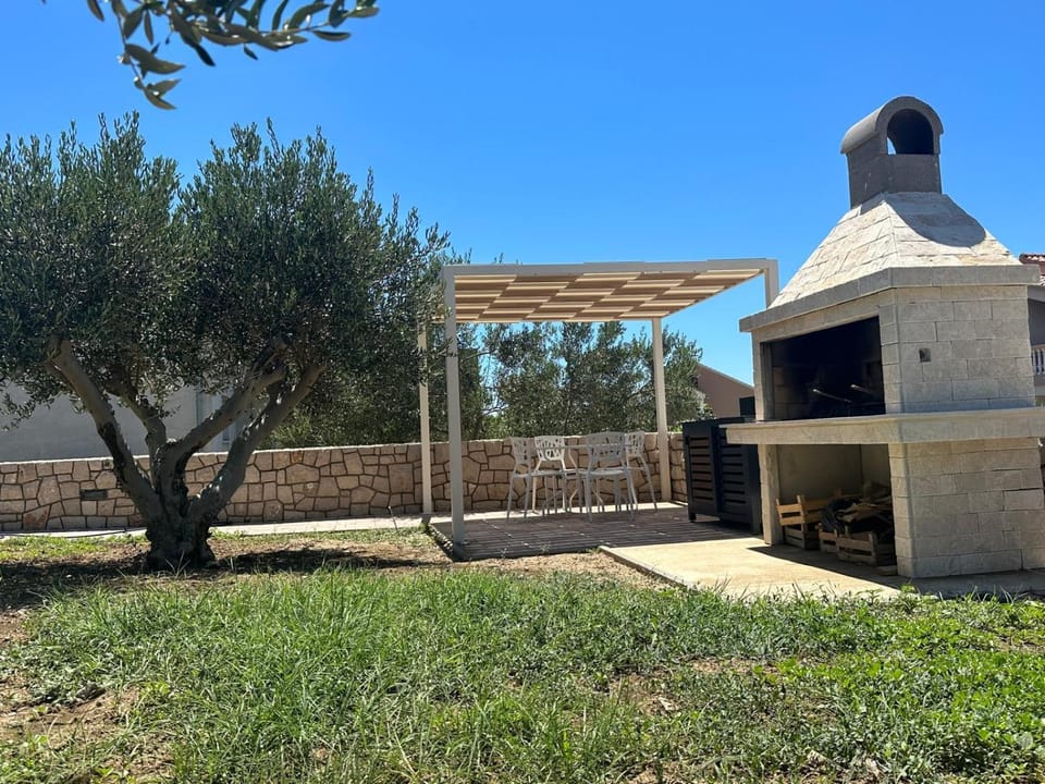 BBQ facilities, Garden