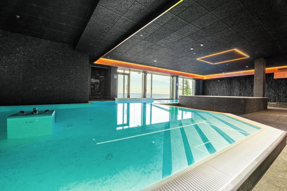 Swimming pool, Swimming pool